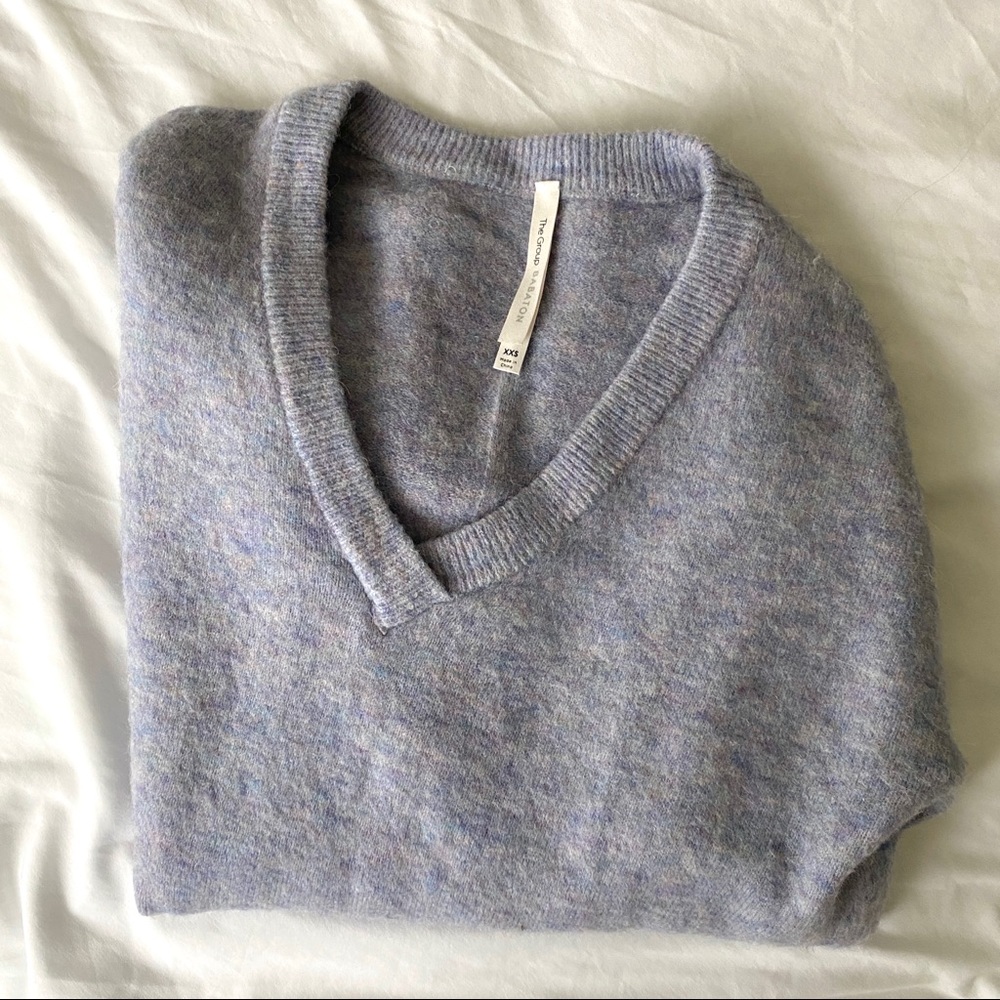 Aritzia Babaton lavender sweater